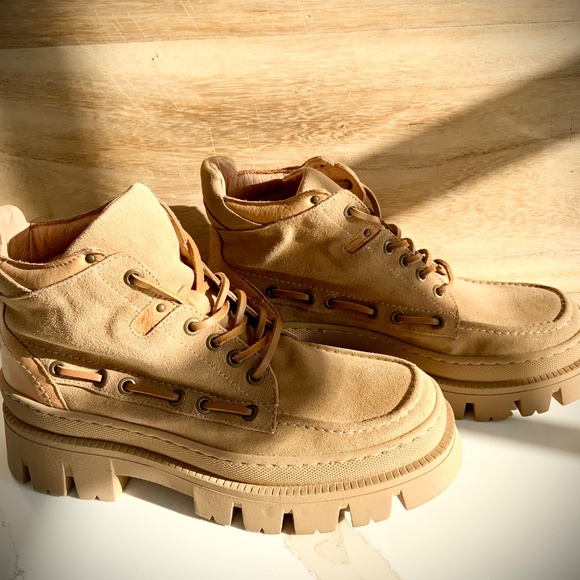 $268 Free People Dawn Hiker Tan Suede Leather Lug Sole Boots size 38 (8). - Picture 3 of 8